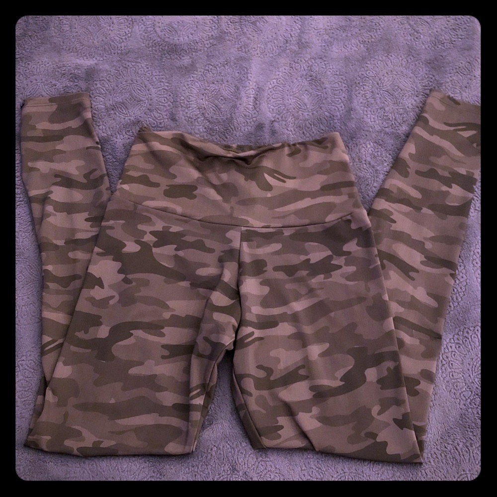 Onzie Camo gym workout leggings